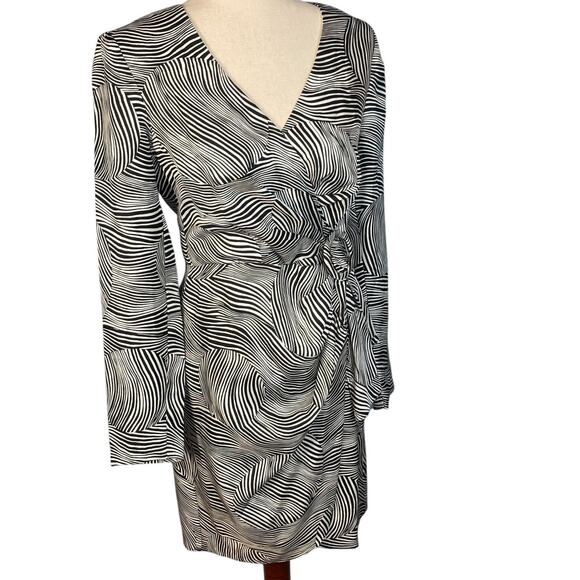 Trina Turk Geometric Print 100% Silk Faux Wrap Long Sleeve Cocktail Dress Size 4 - Picture 3 of 6
